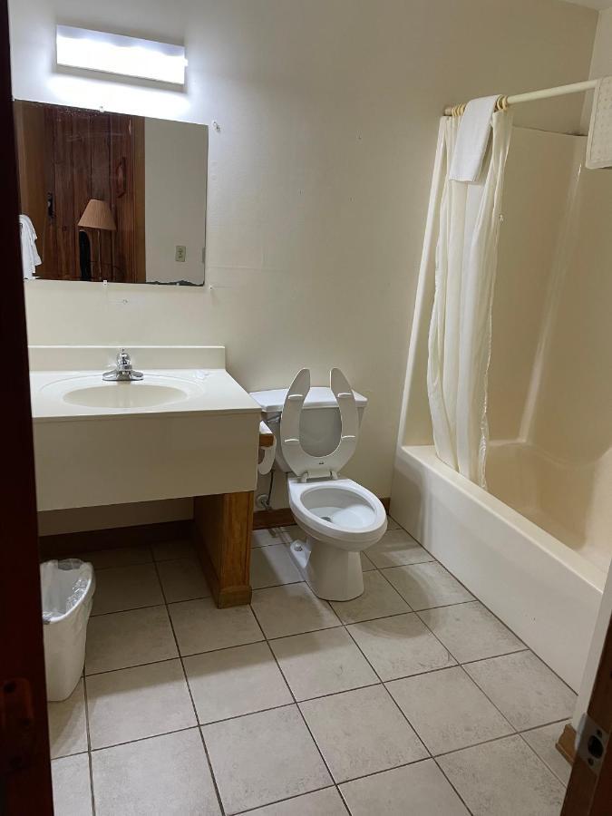 Spruce Pine Pine Valley Motel מראה חיצוני תמונה