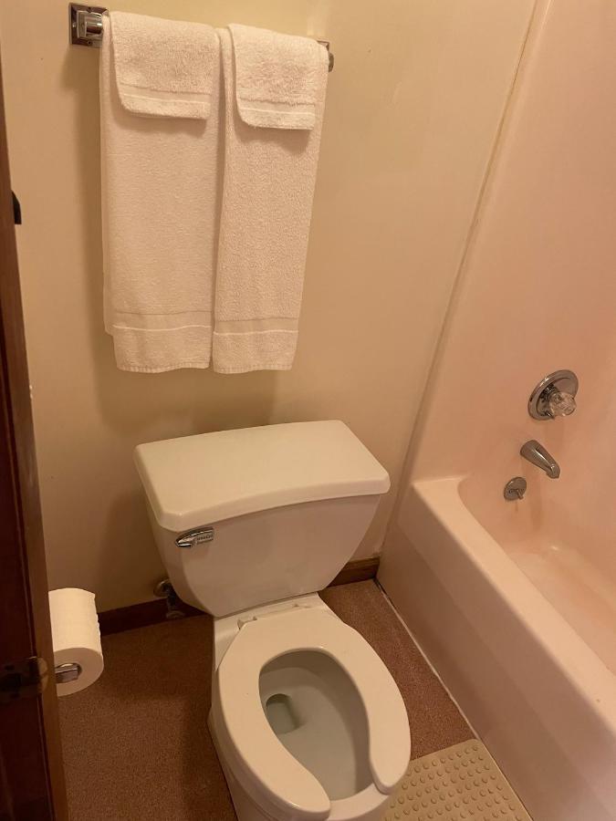 Spruce Pine Pine Valley Motel מראה חיצוני תמונה