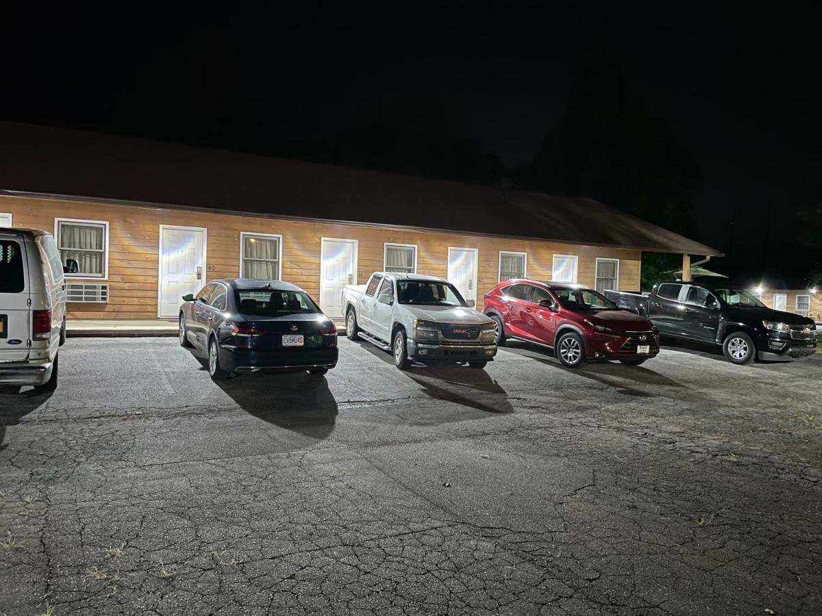 Spruce Pine Pine Valley Motel מראה חיצוני תמונה