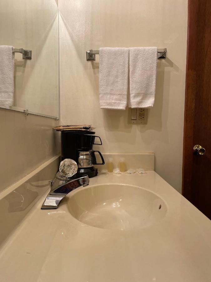 Spruce Pine Pine Valley Motel מראה חיצוני תמונה