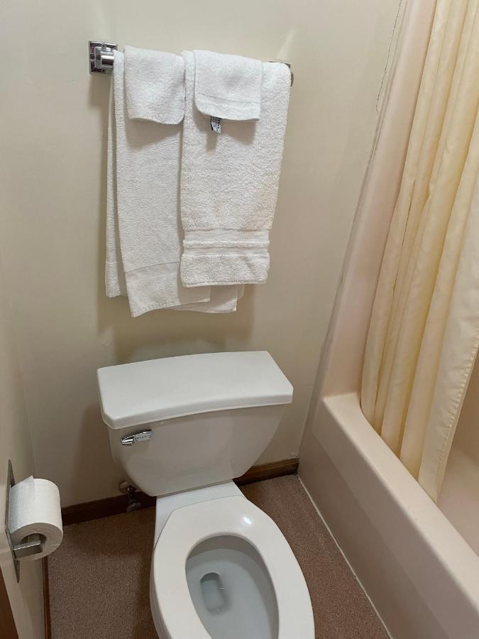 Spruce Pine Pine Valley Motel מראה חיצוני תמונה