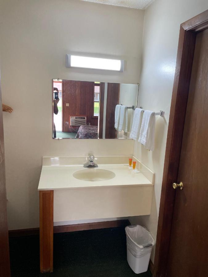 Spruce Pine Pine Valley Motel מראה חיצוני תמונה